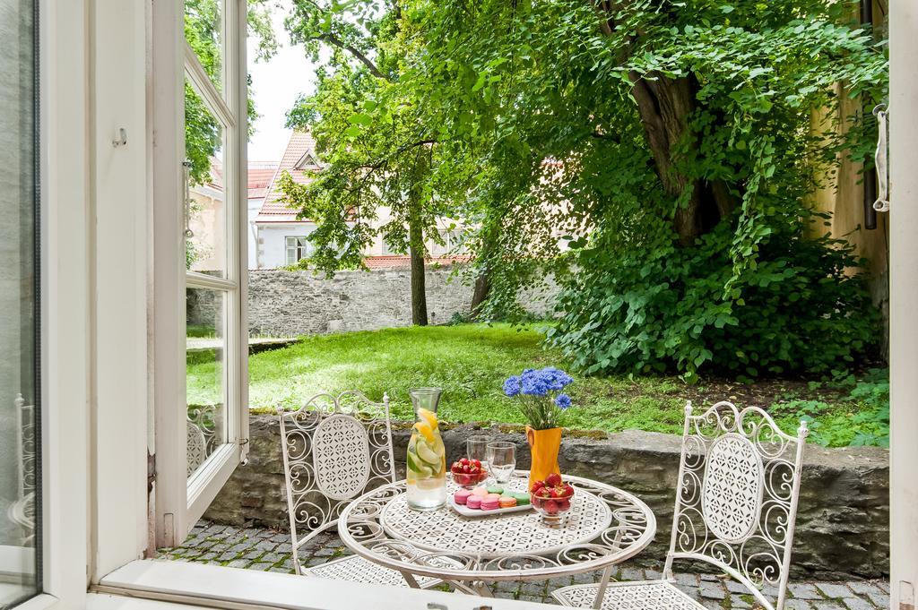 Old Town Central Apartment Tallinn Exteriör bild