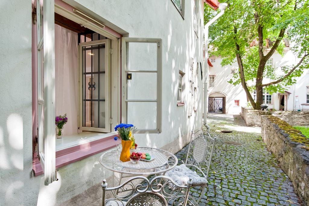 Old Town Central Apartment Tallinn Exteriör bild